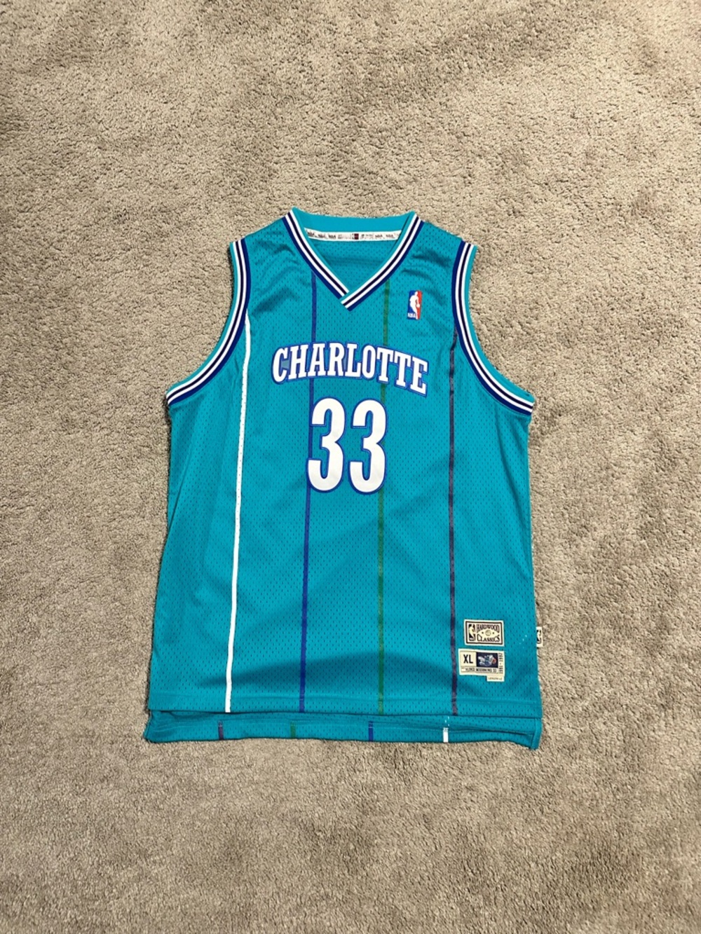 Mitchell and Ness Hardwood Classics Charlotte Hornets Alonzo Mourning Jersey